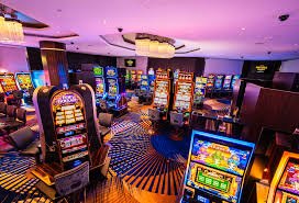 Gem Saviour slot game on km879 showing five reels with gem symbols and active paylines